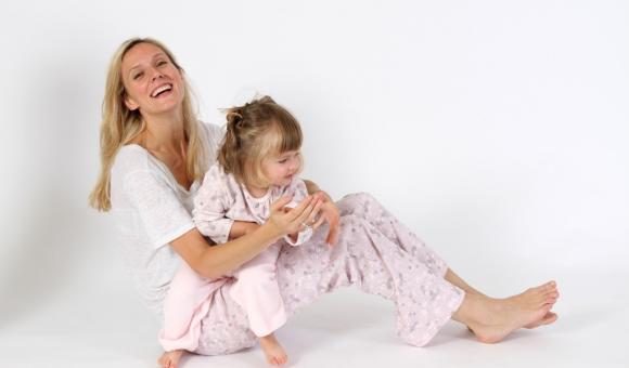Ooplaboo pyjamas change with age and take account of parents by offering them pyjamas which match those of their children.